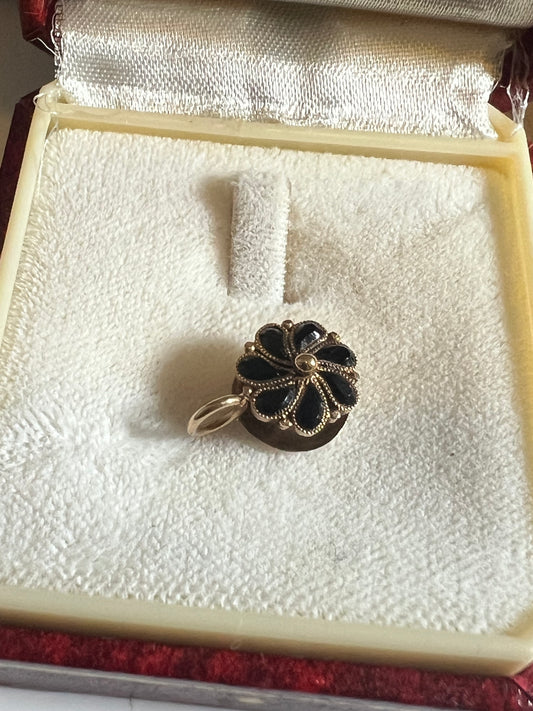 10KT Gold Onyx Floral Charm